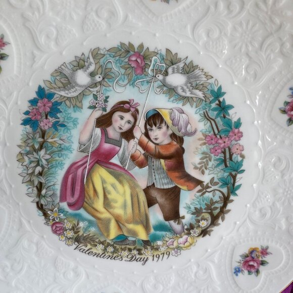 Royal Doulton Collectible Valentine’s Day 1979 Plate NIB - Picture 4 of 8